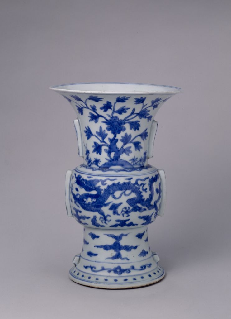 图片[1]-Halberd, flower and goblet with blue and white dragon and phoenix patterns-China Archive